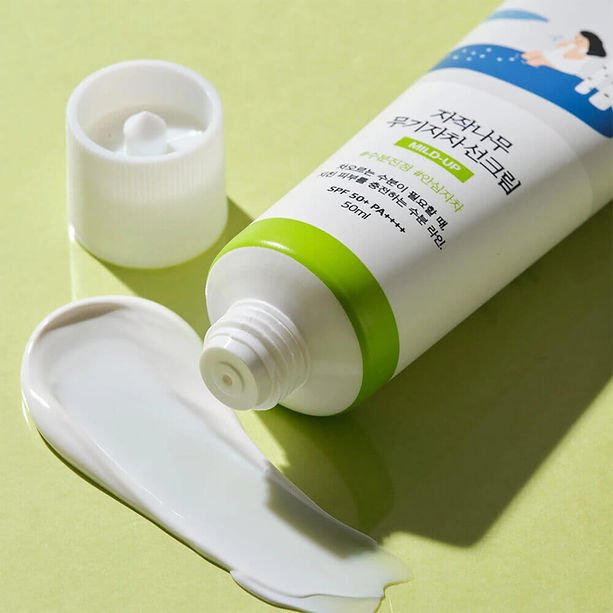 Round Lab Birch Juice Moisturizing Mild-Up Sunscreen SPF50+ PA++++ 2 Round Lab Birch Juice Moisturizing Mild-Up Sunscreen SPF50+ PA++++